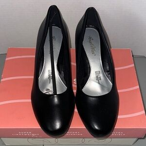Black Round-Toe Heels - Classic Women's Pumps